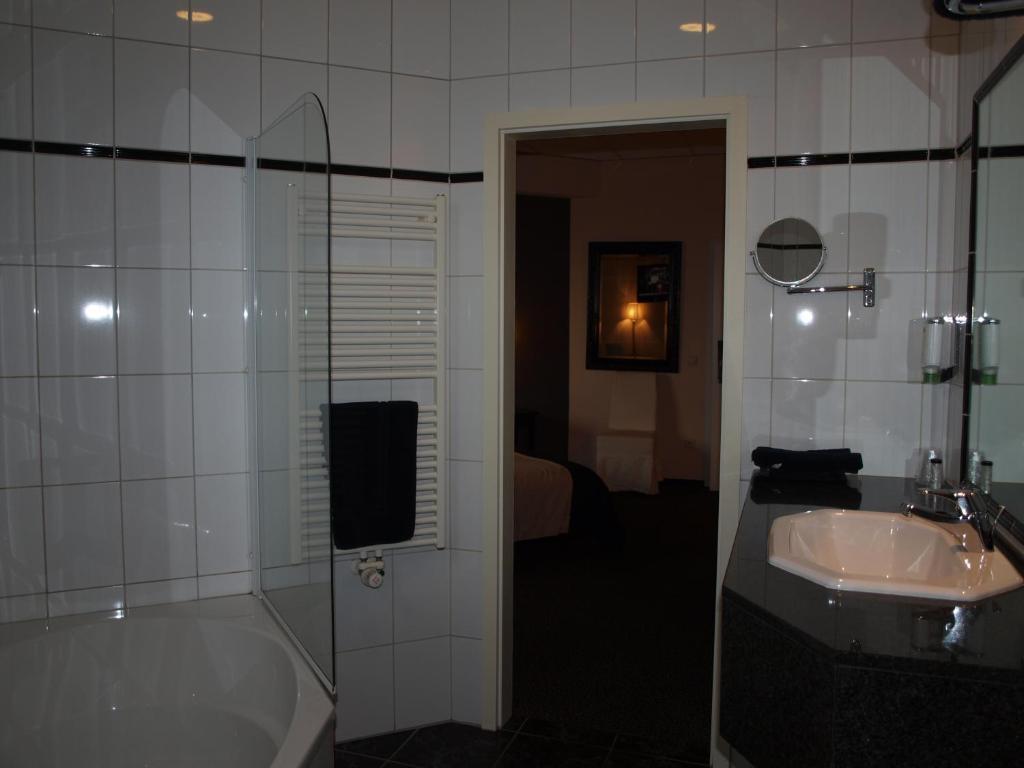 Hotel Pommerloch Oda fotoğraf